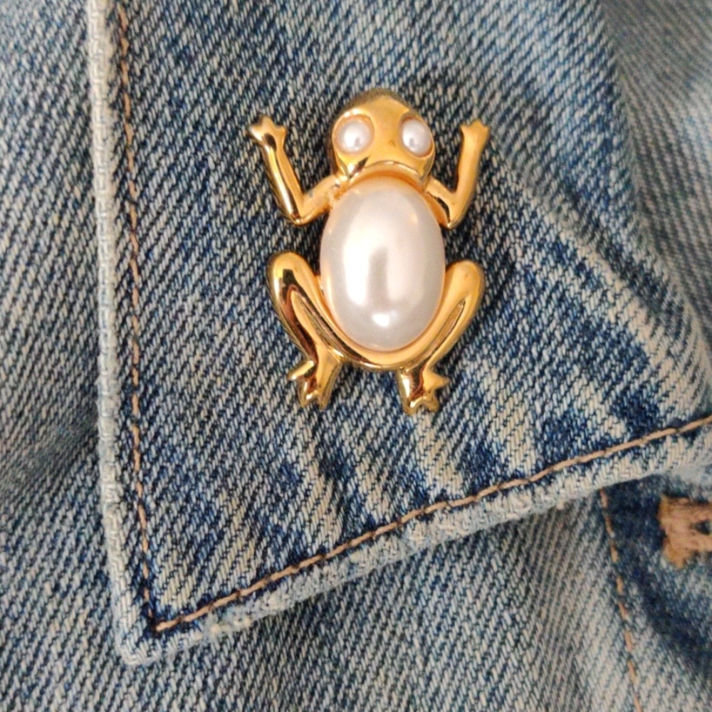 Vintage Signed Napier frog pin brooch